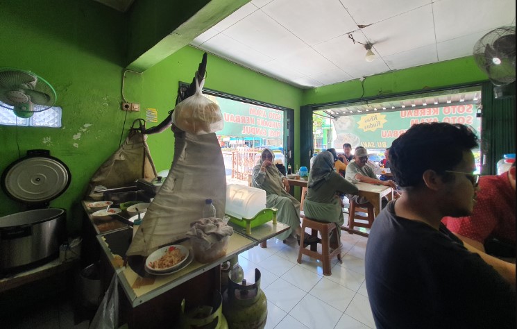 Soto Kerbau Bu Saki Sunan S, 1. Rumah Makan Rahayu, 2. Warung Ndeso Sarwo Eco, 3. Warung Makan Pink, 4. RM Cipto Roso Spesial Sop Balungan, 5. Warung Makan Ayam Bakar Salju, 6. Warung Makan Babe, 7. Ayam Goreng – Ayam Bakar Mbak Tari, 8. Soto Kerbau Bu Saki, 9. Ayam Geprek SaKo, 10. Smartresto, 11. Cheese and Steak, 12. RUMAH MAKAN WARISAN IBOE MBAK UTAMI, 13. RUMAH MAKAN PADANG GANEFO 10, 14. WM. Mas Kus Nasi Goreng, 15. Warung Steak Demak, 16. MR. BOY RESTO AND CAFE, 17. RM Kalijaga, 18. Warung Makan Blambangan, 19. RM Buyung Jaya, 20. Griya Dahar Safira, 21. Rumah Makan Pak H. ISMUN 3, 22. Reinz Cafe &amp; Resto, 23. RM. Ilat Jowo, 24. Sate Kambing &amp; Gule Bu Hj. Kholil, 25. Falia Resto