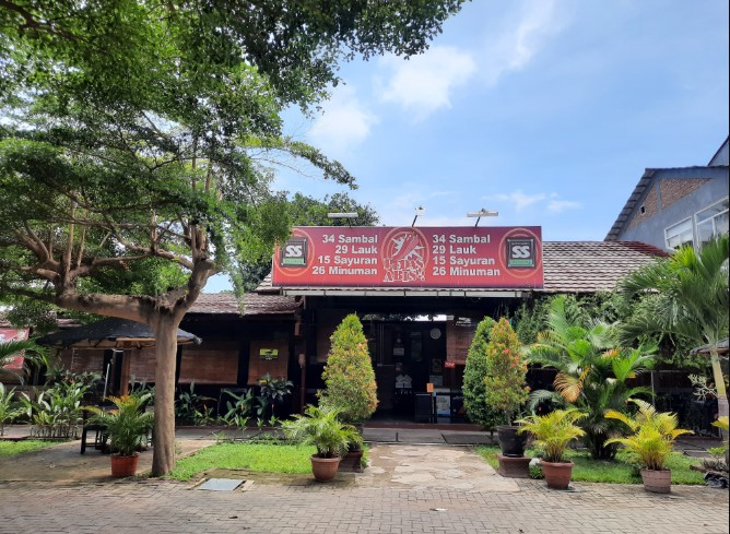 Spesial Sambal SS Heritage, 1. KEDAI MATMOEN, 3. Bamboo Arum Restaurant, 4. Soto Segeer Mbok Giyem, 5. Waroeng Iga Pak Wid, 6. Spesial Sambal SS Heritage, 7. Ini Baru Rajanya Steak, 8. Warung Soto Seger Hj. Fatimah, 9. Star Steak Boyolali, 10. Waroeng Wepede, 11. Ayam Penyet Suroboyo, 12. Kedai Mujur’s, 13. Mager Resto, 14. Rumah Makan Mina Tlatar Indah, 15. Warung Penyet Rejosari, 16. Ayam &amp; Bebek Goreng Pak Pono, 17. Warung Pak Pinggir Pengging, 18. Nasgor 212 Boyolali, 19. Soto Ndelik Boyolali, 20. RM Soto Rumput Khas Boyolali, 21. Omah belvan, 22. Kedai Wangsa, 23. Bebek Goreng Pak Gemboel, 24. Rumah Makan “Simo Chicken”, 25. Kedai Ayam Goreng Kremes Bu Nani, 26. Gapura Cafe &amp; Resto, 27. Kuliner Bu Yoso, 28. Yoko Ramen, 29. Deselokaton