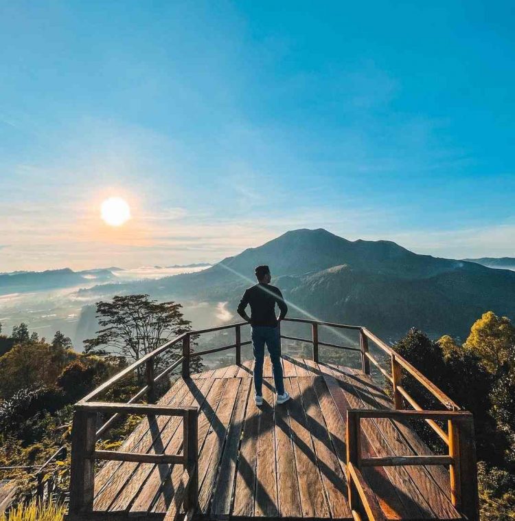 Sukawana Sunrise Spot via Instagram.com @ivanapriliyansyah, 1. Gunung Batur, 2. Danau Batur, 3. Museum Geopark Batur Kintamani, 4. Sukawana Sunrise Spot, 5. Gunung Abang Kintamani, 6. Hutan Pinus Glagahlinggah Lestari, 7. Puncak Indrakila Trunyan, 8. Toya Devasya Hotspring Waterpark &amp; Camping Ground, 9. Pura Segara Ulun Danu Batur, 10. Tirta Pancoran Solas Pura Pelisan, 11. Desa Wisata Bayung Gede, 12. Desa Penelokan, 13. Pinggan Sunrise Spot, 14. Air Terjun Langgahan, 15. Penelokan View Point, 16. Batur Natural Hot Spring, 17. Desa Adat Penglipuran, 18. Resto Apung Kedisan, 19. Montana del Café, 20. Tegukopi