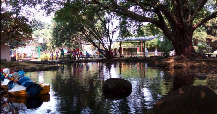Taman Cibubur Ciraos Adib RS Arman Channel, 1. Taman Wiladatika, 2. Eldorado Water Park, 3. CIBUBUR GARDEN Eat & Play, 4. Kampoeng Maen Cibubur, 5. Telaga Arwana Cibubur, 6. Kampung Cina, 7. Taman Wisata Lebah, 8. Taman Mini Indonesia Indah, 9. Cibubur Garden Dairy, 10. Cibubur Junction, 11. Buperta Cibubur, 12. Monumen Pancasila Sakti, 13. Taman Cibubur Ciraos Adib RS, 14. Fantasy Island Cibubur, 15. Museum Komodo dan Taman Reptil, 16. Museum Perangko , 17. Taman Buah Mekarsari, 18. Kolam Renang Splash Waterpark Cibubur Country Cikeas, 19. Kolam Renang Tirta Teja, 20. Danau Jambore, 21. Hutan Pinus Cibubur, 22. Taman Mahoni, 23. Kampung Jepang, 24. Jakarta Gems Center, 25. Monumen Perjuangan Jatinegara