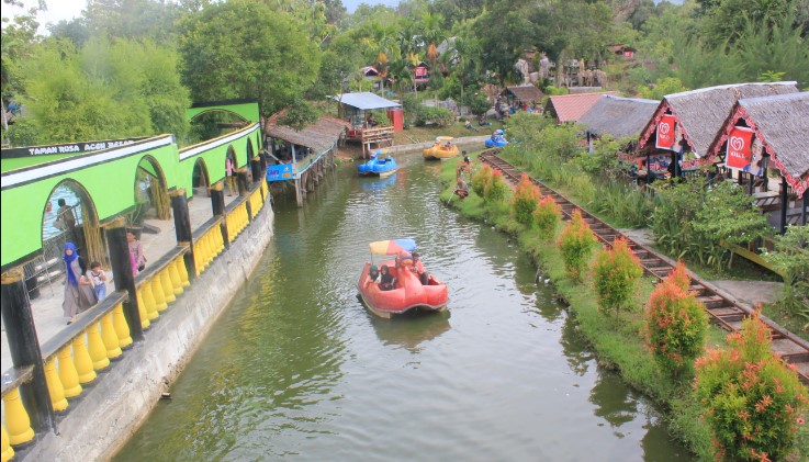 Taman Rusa Aceh Besar T. YUSRA AKBAR, 1. Wahana Impian Malaka 69, 2. Taman Rusa Aceh Besar, 3. Jantho Panorama Park, 4. Pantai Lhokseudu, 5. Pantai Babah Dua, 6. Pantai Lampuuk, 7. Pantai Ujong Batee, 8. Air Terjun Suhom, 9. Air Terjun Kuta Malaka, 10. Air Terjun Peukan Biluy, 11. Taman Hutan Raya Pocut Meurah Intan, 12. Waduk Keuliling, 13. Pantai Lhoknga, 14. Teluk Jantang, 15. Bukit Gundul Semeuregui, 16. Lhok Seudu, 17. Pucok Krueng, 18. Wisata Sungai Brayeung, 19. Benteng Inong Balee, 20. Bukit Lamreh, 21. Pasir Putih, 22. Mon Ceunong, 23. Pemandian Air Panas “Ie Seueum”, 24. Kolam Mata Ie, 25. Taman Wisata Burung Dara, 26. Ilalang Park, 27. Lhok Mata Ie Ujong Pancu, 28. Air Terjun Elnaja, 29. Pantai Lambaro, 30. Rumah Cut Nyak Dhien, 31. Pantai Penyu, 32. Kebun Kurma Barbate, 33. Gunung Seulawah, 34. Pusat Latihan Gajah, 35. Pantai Lhok Mee