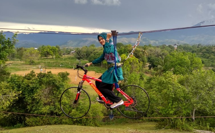 Taman Wisata Burung Dara Jumiati Zakaria, 1. Wahana Impian Malaka 69, 2. Taman Rusa Aceh Besar, 3. Jantho Panorama Park, 4. Pantai Lhokseudu, 5. Pantai Babah Dua, 6. Pantai Lampuuk, 7. Pantai Ujong Batee, 8. Air Terjun Suhom, 9. Air Terjun Kuta Malaka, 10. Air Terjun Peukan Biluy, 11. Taman Hutan Raya Pocut Meurah Intan, 12. Waduk Keuliling, 13. Pantai Lhoknga, 14. Teluk Jantang, 15. Bukit Gundul Semeuregui, 16. Lhok Seudu, 17. Pucok Krueng, 18. Wisata Sungai Brayeung, 19. Benteng Inong Balee, 20. Bukit Lamreh, 21. Pasir Putih, 22. Mon Ceunong, 23. Pemandian Air Panas “Ie Seueum”, 24. Kolam Mata Ie, 25. Taman Wisata Burung Dara, 26. Ilalang Park, 27. Lhok Mata Ie Ujong Pancu, 28. Air Terjun Elnaja, 29. Pantai Lambaro, 30. Rumah Cut Nyak Dhien, 31. Pantai Penyu, 32. Kebun Kurma Barbate, 33. Gunung Seulawah, 34. Pusat Latihan Gajah, 35. Pantai Lhok Mee