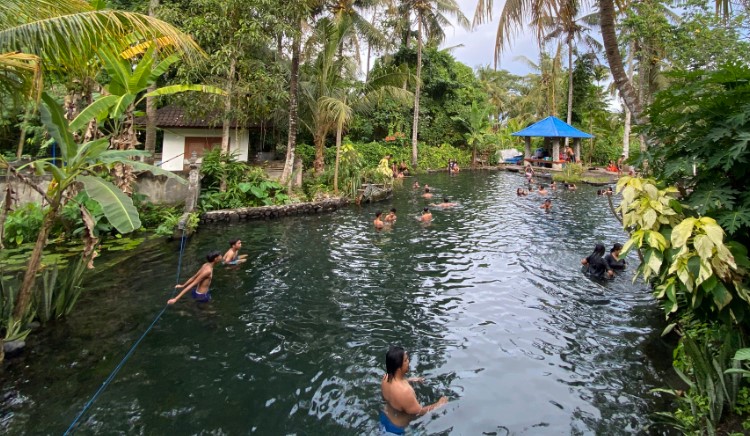Tirta Ujung Water Spring Indra Pramadewa, 1. Istana Taman Gili Kerta Gosa, 2. Pura Besakih, 3. Pura Goa Lawah, 4. Pantai Pasir Putih, 5. Desa Bali Aga, 6. Puri Agung Karangasem, 7. Istana Air Tirta Gangga, 8. Pantai Amed, 9. Pura Lempuyang, 10. Bukit Asah, 11. Desa Sidemen, 12. Desa Tenganan, 13. Taman Ujung, 14. Taman Bunga Edelweis, 15. Rafting Telagawaja, 16. Candidasa, 17. Pantai Padang Bai, 18. Danau Yeh Malet, 19. Tirta Ujung Water Spring, 20. Savana Tianyar, 21. Air Terjun Yeh Labuh Waterfall, 22. Pantai Wates Karangasem