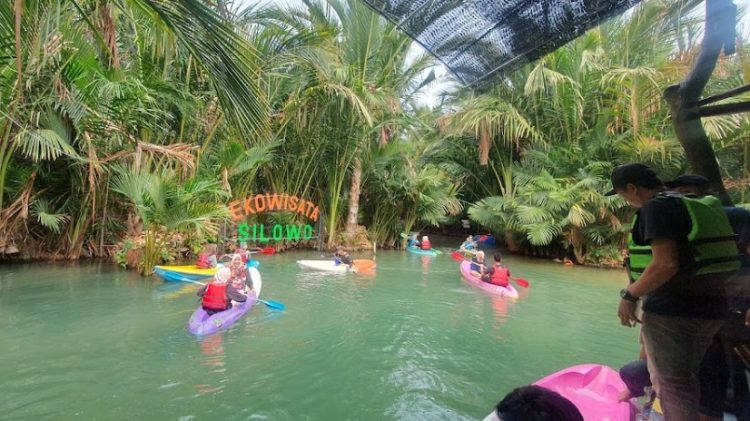 WISATA SILOWO MERAKURAK Triyas 24, 1. Pantai Pasir Putih Remen, 2. Pantai Kelapa Tuban, 3. Pantai Boom, 4. Air Terjun Nglirip, 5. Pantai Cemara, 6. Pantai Sowan Tuban, 7. Goa Ngerong Tuban, 8. Goa Akbar, 9. Pemandian Bektiharjo Tuban, 10. Pemandian Air Panas Prataan Tuban, 11. Alun-alun Tuban, 12. Makam Sunan Bonang, 13. Mangrove Center, 14. Klenteng Kwan Sing Bio, 15. Wisata Pelang, 16. Wisata Sendang Asmoro, 17. Masjid Agung Tuban, 18. TAMAN SLEKO, 19. WISATA SILOWO MERAKURAK, 20. Mata Air Krawak, 21. Air Terjun Banyulangse, 22. Goa Suci Tuban, 23. Goa Kancing Tuban, 24. Watu Ondo Tuban, 25. Museum Kambang Putih, 26. Pondok Pesantren Perut Bumi Al – Maghribi, 27. Perum Perhutani KPH Jatirogo, 28. Wisata Tebing Pelangi, 29. Air Terjun Sanggrahan, 30. Air Terjun Wukirharjo, 31. Pantai Socorejo, 32. Kambang Putih Tuban Park, 33. Taman Hutan Kota Tuban, 34. Sendang Wangi, 35. Pantai Surindah, 36. Tanazawi Agriculture EduPark & Leisure – Kebun Durian, 37. Goa Putri Asih, 38. Air Terjun Lembah Bongok Tuban, 39. Bukit Trantang, 1. Garang Asem, 2. Belut Goreng Ala Tuban