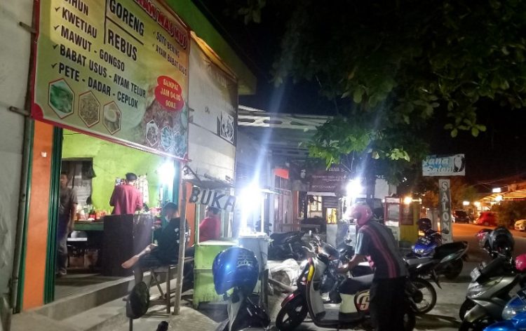 WM. Mas Kus Nasi Goreng Baihaqi Aditya, 1. Rumah Makan Rahayu, 2. Warung Ndeso Sarwo Eco, 3. Warung Makan Pink, 4. RM Cipto Roso Spesial Sop Balungan, 5. Warung Makan Ayam Bakar Salju, 6. Warung Makan Babe, 7. Ayam Goreng – Ayam Bakar Mbak Tari, 8. Soto Kerbau Bu Saki, 9. Ayam Geprek SaKo, 10. Smartresto, 11. Cheese and Steak, 12. RUMAH MAKAN WARISAN IBOE MBAK UTAMI, 13. RUMAH MAKAN PADANG GANEFO 10, 14. WM. Mas Kus Nasi Goreng, 15. Warung Steak Demak, 16. MR. BOY RESTO AND CAFE, 17. RM Kalijaga, 18. Warung Makan Blambangan, 19. RM Buyung Jaya, 20. Griya Dahar Safira, 21. Rumah Makan Pak H. ISMUN 3, 22. Reinz Cafe &amp; Resto, 23. RM. Ilat Jowo, 24. Sate Kambing &amp; Gule Bu Hj. Kholil, 25. Falia Resto