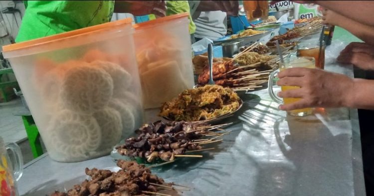Warung Makan Lesehan Mbak Tun via Google Maps Andre Eko Septian, 1. Pondok Juminten, 2. Resto D’Joglo, 3. Warung Makan Pak Galo, 4. Kurma Resto & Coffee Shop, 5. Mr Teguh Chicken Satay Shop, 6. Warung Lesehan Ikan Bakar “TALAUT 225”, 7. Logissteak Blora, 8. Sambel Lalap, 9. Depot Bakmi Kolonel, 10. Warung Lesehan Rawa Peni, 11. Bakso Patriot Blora, 12. Nasi Goreng Pak Gendut Blora, 13. Bakso Kumis, 14. Sate Ayam Pak Kadirun Blora, 15. RM Padang Jetis, 16. Koplakan Pusat Kuliner, 17. Warung Mbok Penyet, 18. Ayam Geprek Sako Blora, 19. Sego Kobong 70 BBM, 20. Warung Makan Lesehan Mbak Tun, 21. Bang Jago, 22. Kedai Boemi, 23. RM. Sambele Bu’e, 24. SAVANA RESTO CAFE, 25. Teras sunda, 26. Nasi Pecel Mbah Jito, 27. Warung Pecel “Mak Tirah”, 28. Warung Makan Pojok Gogor, 29. Warung Makan Jo’gelo