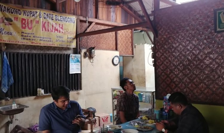 Warung Makan Sate Blengong Bu Kijah Brebes via Google Maps Henry RMB, 1. Rumah Makan Alang Alang, 2. Sate Kambing Muda H. Suharjo, 3. Rumah Makan Intan Jatibarang, 4. Rumah Makan Ohio, 5. RM Mantap, 6. Warung Makan Lengko Wari, 7. RM Djitoe Rajane Sambel Balongan, 8. Rumah Makan Lesehan Nur Anisa, 9. Warung Makan Sate Blengong Bu Kijah Brebes, 10. Rumah Makan Ronah, 11. RM Sate H. Moei, 12. RM. SATE KARYO, 13. Rumah Makan Putri H. Jahid, 14. RM Simpati, Jl Gor Brebes, 15. Warung Alas Daun – Warung Makan Paling Enak di Rest Area KM 260 Brebes, 16. Rumah Makan H. Dahlan, 17. Rumah Makan Kedung Roso, 18. Kupat Blengong Kasturi Rajak, 19. Bakso Pak Gimin, 20. Warung Sate Kambing Seger Bpk. Khadiri, 21. Rumah Makan Pak Tarwud, 22. Rumah Makan Putra Minang, 23. Sate Kambing SAKINAH, 24. Bu Nunung Restaurant, 25. Rumah Makan Kita Pejagan