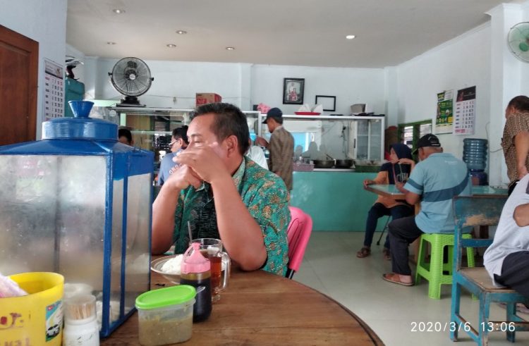 Warung Makan Pojok Gogor via Google Maps WAHYU, 1. Pondok Juminten, 2. Resto D’Joglo, 3. Warung Makan Pak Galo, 4. Kurma Resto & Coffee Shop, 5. Mr Teguh Chicken Satay Shop, 6. Warung Lesehan Ikan Bakar “TALAUT 225”, 7. Logissteak Blora, 8. Sambel Lalap, 9. Depot Bakmi Kolonel, 10. Warung Lesehan Rawa Peni, 11. Bakso Patriot Blora, 12. Nasi Goreng Pak Gendut Blora, 13. Bakso Kumis, 14. Sate Ayam Pak Kadirun Blora, 15. RM Padang Jetis, 16. Koplakan Pusat Kuliner, 17. Warung Mbok Penyet, 18. Ayam Geprek Sako Blora, 19. Sego Kobong 70 BBM, 20. Warung Makan Lesehan Mbak Tun, 21. Bang Jago, 22. Kedai Boemi, 23. RM. Sambele Bu’e, 24. SAVANA RESTO CAFE, 25. Teras sunda, 26. Nasi Pecel Mbah Jito, 27. Warung Pecel “Mak Tirah”, 28. Warung Makan Pojok Gogor, 29. Warung Makan Jo’gelo