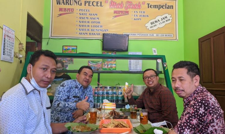 Warung Pecel Mak Tirah, 1. Pondok Juminten, 2. Resto D’Joglo, 3. Warung Makan Pak Galo, 4. Kurma Resto & Coffee Shop, 5. Mr Teguh Chicken Satay Shop, 6. Warung Lesehan Ikan Bakar “TALAUT 225”, 7. Logissteak Blora, 8. Sambel Lalap, 9. Depot Bakmi Kolonel, 10. Warung Lesehan Rawa Peni, 11. Bakso Patriot Blora, 12. Nasi Goreng Pak Gendut Blora, 13. Bakso Kumis, 14. Sate Ayam Pak Kadirun Blora, 15. RM Padang Jetis, 16. Koplakan Pusat Kuliner, 17. Warung Mbok Penyet, 18. Ayam Geprek Sako Blora, 19. Sego Kobong 70 BBM, 20. Warung Makan Lesehan Mbak Tun, 21. Bang Jago, 22. Kedai Boemi, 23. RM. Sambele Bu’e, 24. SAVANA RESTO CAFE, 25. Teras sunda, 26. Nasi Pecel Mbah Jito, 27. Warung Pecel “Mak Tirah”, 28. Warung Makan Pojok Gogor, 29. Warung Makan Jo’gelo