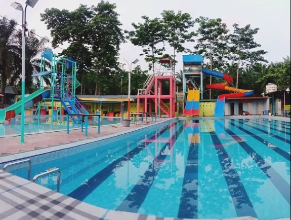 Water Boom HARAPAN TIRTA, 1. Kuala Paret, 2. Pantai Kuala Ketapang, 3. Bukit Kerang, 5. Sungai Gunung Pandan, 6. Air Terjun 7 Tingkat, 7. Istana Karang, 8. Istana Benua Raja (Tutup), 9. Air Terjun Sangka Pane, 10. Pantai Balai, 11. Air Terjun Kembar, 12. Gua Walet, 13. Tangsar Alur Biak, 14. Gua Pintu Kuari , 15. Wisata Lapangan Golf, 16. Pantai Busung Ciung, 17. Pantai Pulau Rukui, 18. Pemandian Sungai Rengas, 19. Pantai Pusong Cium, 20. Water Boom HARAPAN TIRTA, 20.  Pantai Ujung Tamiang