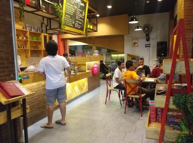 Whatsup Cafe Dave Depok, 1. ARTiVATOR, 2. Fat Bubble Margonda, 3. Meet Up Cafe Sawangan, 4. Tempat Ngupi, 5. Ouwie Coffee And Eatery, 6. Kopi Bajawa Flores NTT Depok, 7. Kafe Hype Depok, 8. Rest For Sure, 9. Ruangnamu, 10. INTERAKSI SPACE, 11. TOMORO COFFEE – Kelapadua Depok, 12. Kopi Brumbun, 13. Koti, 14. Kopi Djoe, 15. Coffith Coffee &amp; Kitchen, 16. MAXX Coffee, 17. Warnoes Margonda, 18. Emily Listening Space, 19. Warung Kopi Tepi Sungai, 20. Hidden Haus Coffee &amp; Tea, 21. Temu Kamu Depok Coffee &amp; Eatery, 22. Nationalism Coffee Brewers ( Kedai Kopi Depok ), 23. Titik Rindu Coffee &amp; Venue, 24. Whatsup Cafe Dave Depok
