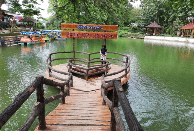 Wisata Sendang Asmoro fariz rianayrafreya, 1. Pantai Pasir Putih Remen, 2. Pantai Kelapa Tuban, 3. Pantai Boom, 4. Air Terjun Nglirip, 5. Pantai Cemara, 6. Pantai Sowan Tuban, 7. Goa Ngerong Tuban, 8. Goa Akbar, 9. Pemandian Bektiharjo Tuban, 10. Pemandian Air Panas Prataan Tuban, 11. Alun-alun Tuban, 12. Makam Sunan Bonang, 13. Mangrove Center, 14. Klenteng Kwan Sing Bio, 15. Wisata Pelang, 16. Wisata Sendang Asmoro, 17. Masjid Agung Tuban, 18. TAMAN SLEKO, 19. WISATA SILOWO MERAKURAK, 20. Mata Air Krawak, 21. Air Terjun Banyulangse, 22. Goa Suci Tuban, 23. Goa Kancing Tuban, 24. Watu Ondo Tuban, 25. Museum Kambang Putih, 26. Pondok Pesantren Perut Bumi Al – Maghribi, 27. Perum Perhutani KPH Jatirogo, 28. Wisata Tebing Pelangi, 29. Air Terjun Sanggrahan, 30. Air Terjun Wukirharjo, 31. Pantai Socorejo, 32. Kambang Putih Tuban Park, 33. Taman Hutan Kota Tuban, 34. Sendang Wangi, 35. Pantai Surindah, 36. Tanazawi Agriculture EduPark & Leisure – Kebun Durian, 37. Goa Putri Asih, 38. Air Terjun Lembah Bongok Tuban, 39. Bukit Trantang, 1. Garang Asem, 2. Belut Goreng Ala Tuban