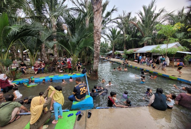 Wisata Pelang Pak jo, 1. Pantai Pasir Putih Remen, 2. Pantai Kelapa Tuban, 3. Pantai Boom, 4. Air Terjun Nglirip, 5. Pantai Cemara, 6. Pantai Sowan Tuban, 7. Goa Ngerong Tuban, 8. Goa Akbar, 9. Pemandian Bektiharjo Tuban, 10. Pemandian Air Panas Prataan Tuban, 11. Alun-alun Tuban, 12. Makam Sunan Bonang, 13. Mangrove Center, 14. Klenteng Kwan Sing Bio, 15. Wisata Pelang, 16. Wisata Sendang Asmoro, 17. Masjid Agung Tuban, 18. TAMAN SLEKO, 19. WISATA SILOWO MERAKURAK, 20. Mata Air Krawak, 21. Air Terjun Banyulangse, 22. Goa Suci Tuban, 23. Goa Kancing Tuban, 24. Watu Ondo Tuban, 25. Museum Kambang Putih, 26. Pondok Pesantren Perut Bumi Al – Maghribi, 27. Perum Perhutani KPH Jatirogo, 28. Wisata Tebing Pelangi, 29. Air Terjun Sanggrahan, 30. Air Terjun Wukirharjo, 31. Pantai Socorejo, 32. Kambang Putih Tuban Park, 33. Taman Hutan Kota Tuban, 34. Sendang Wangi, 35. Pantai Surindah, 36. Tanazawi Agriculture EduPark & Leisure – Kebun Durian, 37. Goa Putri Asih, 38. Air Terjun Lembah Bongok Tuban, 39. Bukit Trantang, 1. Garang Asem, 2. Belut Goreng Ala Tuban
