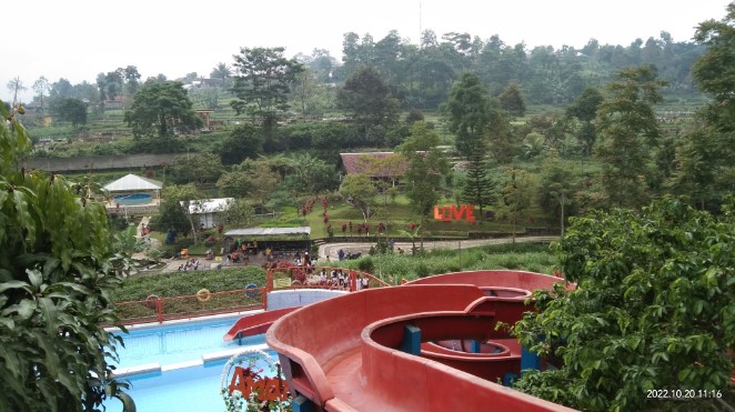 Agrowisata Amanah Vania BUTIKQue31, 1. Grojogan Sewu Tawangmangu, 2. Pandawa Water World Solo Baru, 3. Taman Balekambang, 4. Keraton Surakarta, 5. Wisata Tugu Lilin di Solo , 6. Air Terjun Jumog, 7. Taman Sriwedari, 8. Kampoeng Batik Kauman, 9. Pasar Klewer, 10. Tempat Wisata di Solo – Museum Manusia Purba Sangiran, 11. Tempat Wisata di Solo – Pura Mangkunegaran, 12. Monumen Pers, 13. Galabo Solo, 14. Tempat Wisata di Solo – Kebun Binatang Taru Jurug, 15. Ngarsopuro Night Market Solo, 16. Alun-Alun Kidul Surakarta, 17. Tempat Wisata di Solo – Dalem Kalitan, 18. Tempat Wisata di Solo – Taman Cerdas, 19. Masjid Al-Wustho Mangkunegaran, 20. Bendungan Karet Tirtonadi, 21. The Heritage Palace, 22. Lokananta Recording Audio & Video Cassette, 23. Trans Studio Mini Solo, 24. Museum Batik Danar Hadi, 25. Loji Gandrung, 26. Museum Radya Pustaka, 27. Pasar Antik Triwindu, 28. Benteng Vastenburg Fort, 29. Agrowisata Amanah, Karanganyar, 30. Agrowisata Sondokoro, Karanganyar, 31. Bukit Hope, Karanganyar (Tutup), 32. Bumi Perkemahan Sekipan, Karanganyar, 33. Candi Cetho, Karanganyar, 34. Candi Sukuh, Karanganyar, 35. Edupark Intan Pari, Karanganyar, 36. Kebun Strawberry, Karanganyar, 37. Paralayang Segoro Gunung, Karanganyar, 38. Rumah Pohon Banyu Anyep (Tutup), 39. Taman Bintang Kemuning, Ngargoyoso, Karanganyar, 40. Telaga Madirda, Karanganyar, 41. Bukit Cumbri, Wonogiri, 42. Gantole Wonogiri, 43. Batu Seribu, Sukoharjo, 44. Bendungan Colo, Sukoharjo, 45. Gardu Pandang Bukit Batur Suroteleng, 46. Bukit Gancik, 47. Tretes Taman Tani (Tutup), 48. De Tjolomadoe, 49. Rumah Atsiri Indonesia, 50. Pantai Karang Payung, 51. Tumurun Private Museum, 52. River Moon Pusur, 53. Museum R Hamong Wardoyo, 54. Sepur Kluthuk Jaladara, 55. Koridor Singosaren, 56. Ndalem Gondosuli, 57. Grojogan Selondo, 58. Taman Hutan Rakyat Ngargoyoso, 59. Candi Plaosan, 60. Umbul Ponggok, 61. Umbul Cokro Tulung, 62. Omah Jungkir, 63. Telaga Biru, 64. Randubang, 65. Pasar Gede Hardjonagoro, 66. Solo Grand Mall, 67. Pusat Grosir Solo, 68. Taman Bunga Bono, Klaten, 69. Umbul Kapilaler, Klaten, 70. Bukit Gancik, Selo, Boyolali, 71. Lembah Gunung Madu, Boyolali, 72. Objek Wisata Tlatar, Boyolali, 73. Obyek Wisata Air Cokro, 74. Museum Samanhudi, 75. Air Terjun Parang Ijo, 76. Museum Keris, 77. Vihara Dhamma Sundara