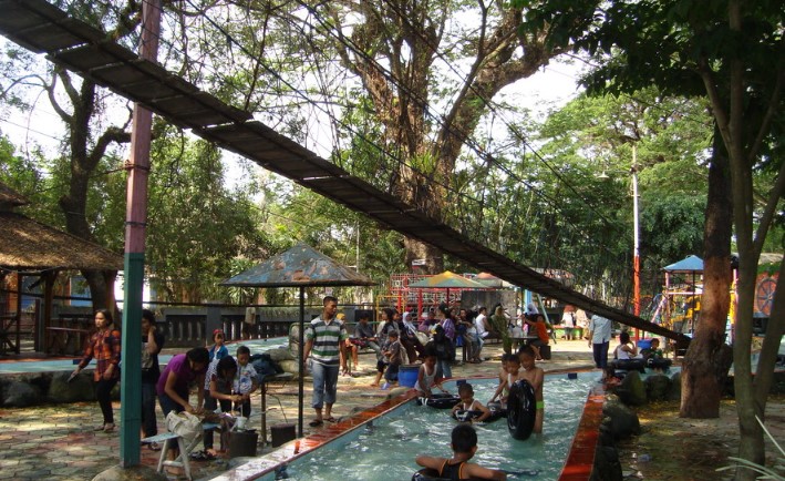 Agrowisata Sondokoro solusi kredit rumah, 1. Grojogan Sewu Tawangmangu, 2. Pandawa Water World Solo Baru, 3. Taman Balekambang, 4. Keraton Surakarta, 5. Wisata Tugu Lilin di Solo , 6. Air Terjun Jumog, 7. Taman Sriwedari, 8. Kampoeng Batik Kauman, 9. Pasar Klewer, 10. Tempat Wisata di Solo – Museum Manusia Purba Sangiran, 11. Tempat Wisata di Solo – Pura Mangkunegaran, 12. Monumen Pers, 13. Galabo Solo, 14. Tempat Wisata di Solo – Kebun Binatang Taru Jurug, 15. Ngarsopuro Night Market Solo, 16. Alun-Alun Kidul Surakarta, 17. Tempat Wisata di Solo – Dalem Kalitan, 18. Tempat Wisata di Solo – Taman Cerdas, 19. Masjid Al-Wustho Mangkunegaran, 20. Bendungan Karet Tirtonadi, 21. The Heritage Palace, 22. Lokananta Recording Audio & Video Cassette, 23. Trans Studio Mini Solo, 24. Museum Batik Danar Hadi, 25. Loji Gandrung, 26. Museum Radya Pustaka, 27. Pasar Antik Triwindu, 28. Benteng Vastenburg Fort, 29. Agrowisata Amanah, Karanganyar, 30. Agrowisata Sondokoro, Karanganyar, 31. Bukit Hope, Karanganyar (Tutup), 32. Bumi Perkemahan Sekipan, Karanganyar, 33. Candi Cetho, Karanganyar, 34. Candi Sukuh, Karanganyar, 35. Edupark Intan Pari, Karanganyar, 36. Kebun Strawberry, Karanganyar, 37. Paralayang Segoro Gunung, Karanganyar, 38. Rumah Pohon Banyu Anyep (Tutup), 39. Taman Bintang Kemuning, Ngargoyoso, Karanganyar, 40. Telaga Madirda, Karanganyar, 41. Bukit Cumbri, Wonogiri, 42. Gantole Wonogiri, 43. Batu Seribu, Sukoharjo, 44. Bendungan Colo, Sukoharjo, 45. Gardu Pandang Bukit Batur Suroteleng, 46. Bukit Gancik, 47. Tretes Taman Tani (Tutup), 48. De Tjolomadoe, 49. Rumah Atsiri Indonesia, 50. Pantai Karang Payung, 51. Tumurun Private Museum, 52. River Moon Pusur, 53. Museum R Hamong Wardoyo, 54. Sepur Kluthuk Jaladara, 55. Koridor Singosaren, 56. Ndalem Gondosuli, 57. Grojogan Selondo, 58. Taman Hutan Rakyat Ngargoyoso, 59. Candi Plaosan, 60. Umbul Ponggok, 61. Umbul Cokro Tulung, 62. Omah Jungkir, 63. Telaga Biru, 64. Randubang, 65. Pasar Gede Hardjonagoro, 66. Solo Grand Mall, 67. Pusat Grosir Solo, 68. Taman Bunga Bono, Klaten, 69. Umbul Kapilaler, Klaten, 70. Bukit Gancik, Selo, Boyolali, 71. Lembah Gunung Madu, Boyolali, 72. Objek Wisata Tlatar, Boyolali, 73. Obyek Wisata Air Cokro, 74. Museum Samanhudi, 75. Air Terjun Parang Ijo, 76. Museum Keris, 77. Vihara Dhamma Sundara