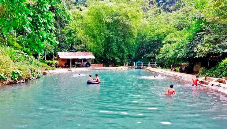 Alami Buayan, 1. Water Park Gading Splash Water / Gading Paradise, 2. Kolam Renang Cempaka Biru, 3. Kolam Renang Alang, 4. Kolam Renang Stadion Candradimuka Gosi (Gold Stadium Internasional), 5. Songging Waterpark (Candi Tirta Pelangi), 6. Kolam Renang Puring, 7. Kolam Renang Anjani, 8. Kolam Renang Tirto Wening, 9. Kolam Renang Tirta Manggala Gombong (Tutup), 10. Bintang Sport Center [BSC] Gombong, 11. Twa Mento Swimming Pool, 12. Wisata Alam Kolam Renang Bukit Dakon, 13. Alami Buayan, 14. Swimming Pool Panjatan, 15. Queen Waterpark, 16. Wisata Air PAP Krakal, 17. Kolam Renang Play Pool, 18. Langen Ujung, 19. Taman Banyu Langit, 20. Fiafipools, 21. Kolam Renang Luangkandang Waterbyurrr, 22. Kolam Renang Pak Gendut, 23. Kolam renang tirto adem