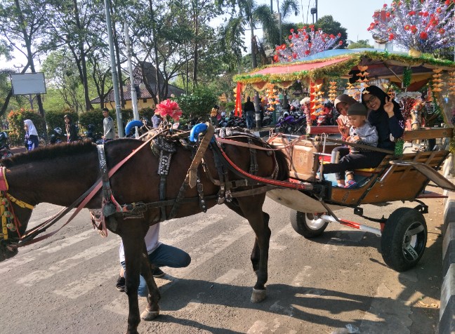 Alun-Alun Barat Kota Serang Banten Nadya Triana rosanti, 1. Taman Wisata MBS, 2. Aqualand Serang, 3. Pantai Cibereum Anyer, 4. Pantai Marbella Anyer, 5. Pantai Sambolo, 6. Pantai Anyer, 7. Rumah Hutan Cilowong, 8. Pulau Lima, 9. Napak Tilas Kerajaan Islam di Serang Banten, 10. Pantai Marina Anyer, 11. Pantai Florida Indah Anyer, 12. Pantai Jambu, 13. Pantai Karang Bolong, 14. Pulau Tunda, 15. Curug Leuwibumi, 16. Situ Rawa Arum, 17. Pulau Sangiang, 18. Pantai Lontar, 19. Vihara Avalokitesvara, 20. Wisata Agro Bukit Waruwangi, 21. Pantai Labuan, 22. Danau Rowa Dano, 23. Cagar Alam Pulau Dua, 24. Danau Tasikardi, 25. Hutan Kayu Putih Kragilan, 26. Gunung Pinang, 27. Masjid Tanpa Kubah, Masjid Pecinan Tinggi, 28. Danau Kaolin Bekas Tambang Pasir Ciomas, 29. Arung Jeram Tubing Cikalumpang, 30. Pemandian Cirahab – Curug Goong, 31. Curug Cigumawang, 32. Curug Leuwi Tomo, 33. Benteng Speelwijk, 34. Alun-alun Barat Kota Serang Banten, 35. Pantai Gopek Karangantu, 36. Kerkhoff, 37. Situs Banten Girang, 38. Museum Negeri Banten, 39. Taman Rekreasi Wulandira, 40. Curug Cikotak, 41. Curug Sawer, 42. Masjid Agung Banten, 42. Pos Pengamatan Gunungapi Krakatau (Pasauran), 44. Goa Cilayang, 45. Curug Betung