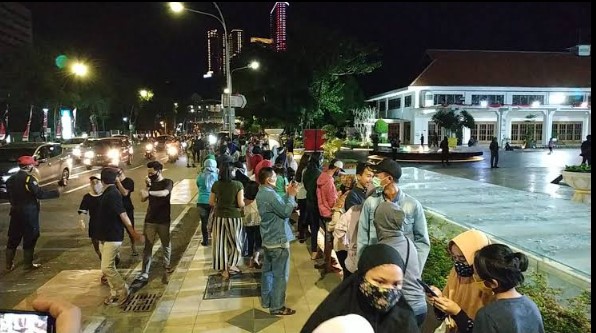 Alun - Alun Surabaya czar massage 69, 1. Alun – Alun Surabaya, 2. G-Walk, 4. Patung Sura dan Baya, 5. Pasar Malam Kodam Brawijaya, 6. Taman Pelangi, 7. Jembatan Suramadu, 8. Surabaya North Quay, 9. Food Festival Pakuwon City, 10. Patung Suro Boyo Skate &amp; BMX Park, 11. Taman Apsari, 12. Taman Bungkul, 13. Monumen Bambu Runcing, 14. Taman Prestasi Surabaya, 15. House of Sampoerna (Tutup Sementara), 16. Danau Angsa Pakuwon City, 17. Taman Kunang Kunang, 18. Kota Tua Surabaya, 19. Taman Mundu – Taman 10 Nopember, 20. Wisata Perahu Kalimas, 21. Taman Mayangkara, 22. Taman Surya, 23. Kya Kya Surabaya, 24. Taman Persahabatan Korea, 25. Taman Hiburan Rakyat, 26. Taman AIS Nasution Surabaya, 27. Suroboyo Carnival Park (Tutup), 28. Taman Sejarah, 29. Pagoda Tian Ti, 30. Taman Lanjut Usia