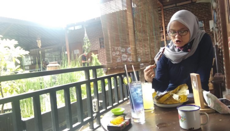 Angkringan Mukti Kebumen ZUBERTOLOGI, 1. Momong Resto, 2. Angkringan Mukti Kebumen, 3. Malmilk, 4. Malindo Corner, 5. Amor Cafe Resto, 6. Baen Cafe, 7. Beranda Eatery, 8. Jack’s Cafe, 9. Omah Susu Cafe, 10. Juice Ku 2 Kebumen, 11. Wise, 12. Coffe Ngapak, 13. Gemintang Cafe n Resto, 14. Kopi Nostalgia Coffee &amp; Resto, 15. Seafood Bu Nanang, 16. Kantin Candisari, 17. Teratai Blambangan Atmosphere, 18. Waroeng Djoglo Dalem Kidul (Tutup), 19. Ulam Sari, 20. Satu Cangkir Coffee Bistro, 21. temanhati coffee, 22. Kedai Kopi Mexolie, 23. Ahola Tropical Drink (Tutup), 24. HANA CAFE Korean Food, BBQ &amp; Grill, 25. Martabak Jet (Tutup), 26. Samra Pawon, 27. Waroenk Ramen Panjer Kebumen, 28. Lesehan Warung Bamboe Kebumen, 29. Oxzy (Tutup), 30. Warung Kendil (Tutup), 31. Resto Lesehan GENDUT TAMAN