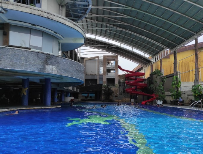 Atlas Sports Club evi rahayu, 1. Kolam Renang Atlas Sport Center, 2. Waterpark Kenjeran, 3. Pondok Tjandra Indah Sports Club, 4. Kolam Renang Manyar, 5. Kolam Renang Club House Regency 21, 6. Kolam Renang Hayam Wuruk, 7. Kolam Renang UNESA, 8. Kolam Renang Wisata Bukit Mas, 9. Kolam Renang Fatmaba, 10. Kolam Renang Graha Residence, 11. Kolam Renang Koni Jawa Timur, 12. Kolam Renang Royal Club House, 13. Kolam Renang Rooftop Pool Best Western Papilio Hotel, 14. Kolam Renang Al-Hikmah Sport Center, 15. Queen Victoria Club House, 16. Kolam Renang Jala Krida Tirta, 17. Kolam Renang Pantai Mentari, 18. Kolam Renang The Body Art, 19. Club Puri Mas, 20. Mentari Sport Center, 21. Primalaras Kolam Renang, 22. Kolam Renang Primavera, 23. Kolam Renang Ciputra Gwalk, 24. Kolam Renang Banyu Biru, 25. Kolam Renang Brawijaya, 26. Taman Mansion, 27. Kolam Renang KKO Usman Harun Karang Pilang