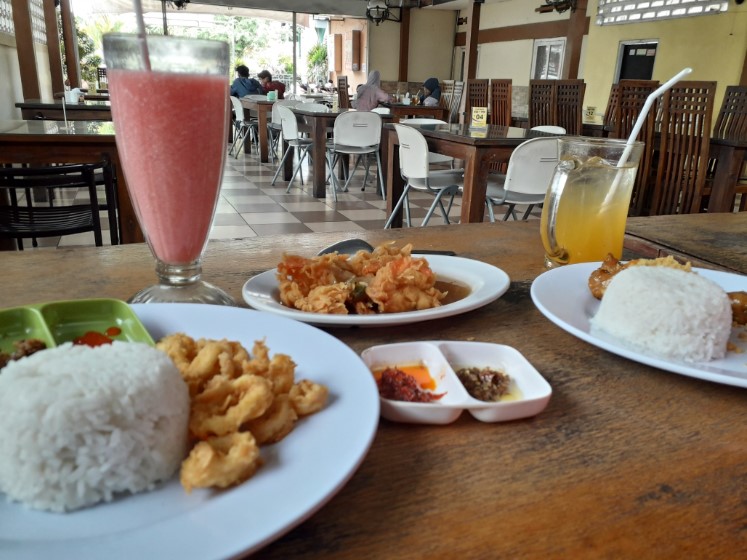 Ayam Bakar Kraton Baraja Rahman, 1. Momong Resto, 2. Malindo Corner, 3. Malindo Café & Resto, 4. Samra Pawon, 5. Angkringan Mukti Kebumen, 6. Warung Bakso Mirasa Pak Urip, 7. Warung Makan Sop Mbak Ari, 8. Sate Ambal Pak Tino, 9. Waroenk Ramen Kebumen, 10. Gemintang Cafe n Resto, 11. Rindu Alam Masakan Padang, 12. Madang Resto, 13. Bakso Aan, 14. Ayam Bakar Kraton, 15. Lesehan Warung Bamboe Kebumen, 16. Teratai Blambangan Atmosphere, 17. Resto Lesehan GENDUT TAMAN, 18. Rosya Restaurant, 19. Beranda Eatery, 20. Warung Sate Ayam Ambal Pak Alip, 21. Bebek & Ayam Sari Rasa, 22. Nasi Penggel Pak Darsono Cabang Gunungsari, 23. Rumah Makan Dahayu, 24. Ayam Geprek Masbro Pas Banget, 25. Malindo Seafood, 26. Sambal Gami Resto, 27. Restoran Panca Warna
