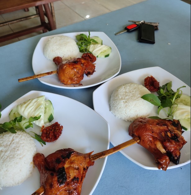 Ayam Bakar P.Widodo dhanistia sandi, 1. RM Bu Sum Klaten, 2. Papringan Resto &amp; Cafe, 3. Warung Makan Bu Hj. Salamah, 4. Warung Makan kuliner Klaten Mbah Darmo, 5. KAMPUNG KULINER KLATEN, 6. Soto Segeer Mbok Giyem, 7. New Merapi Resto, 8. RM Joglo, 9. Kakung Sableng, 10. Warung Nasi Tumpang Lethok Mbak Riyanti, 11. Waroeng SS Klaten, 12. Omah Wedang Rajaku (Empon-empon), 13. Bebek Goreng Pak Tohir, 14. Ayam Bakar P. Widodo, 15. Star Steak Bramen Klaten, 16. Pawon Simbok Klaten, 17. RM Bu Mayar Cawas Bypass Klaten, 18. Rumah Makan Padang Murah, 19. Omah Eyang Resto, 20. Warung Soto Mbah Darmo, 21. Restoran Sawah Simbah, 22. Dapoer Simbah Pandawa, 23. RM &amp; Pemancingan Ilham 02, 24. Ayam Panggang Ny. Anggriani, 25. Wedang Kopi Prambanan, 26. Omah Ndeso, 27. Banyoe Oeriep Resto, 28. Ayam Penyet Suroboyo, 29. Warung Makan Miroso
