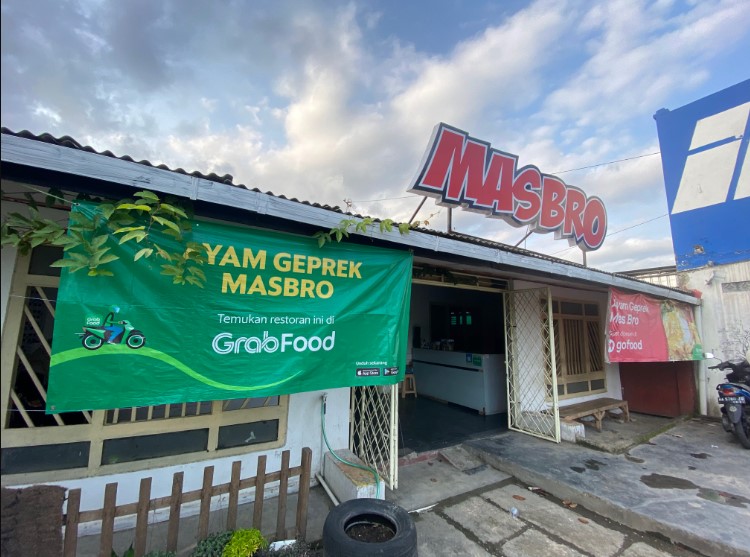 Ayam Geprek Masbro Pas Banget, 1. Momong Resto, 2. Malindo Corner, 3. Malindo Café & Resto, 4. Samra Pawon, 5. Angkringan Mukti Kebumen, 6. Warung Bakso Mirasa Pak Urip, 7. Warung Makan Sop Mbak Ari, 8. Sate Ambal Pak Tino, 9. Waroenk Ramen Kebumen, 10. Gemintang Cafe n Resto, 11. Rindu Alam Masakan Padang, 12. Madang Resto, 13. Bakso Aan, 14. Ayam Bakar Kraton, 15. Lesehan Warung Bamboe Kebumen, 16. Teratai Blambangan Atmosphere, 17. Resto Lesehan GENDUT TAMAN, 18. Rosya Restaurant, 19. Beranda Eatery, 20. Warung Sate Ayam Ambal Pak Alip, 21. Bebek & Ayam Sari Rasa, 22. Nasi Penggel Pak Darsono Cabang Gunungsari, 23. Rumah Makan Dahayu, 24. Ayam Geprek Masbro Pas Banget, 25. Malindo Seafood, 26. Sambal Gami Resto, 27. Restoran Panca Warna