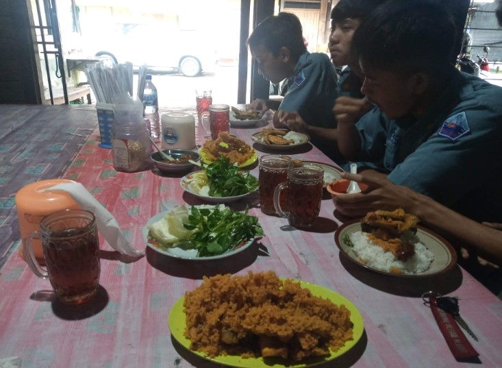 Ayam Goreng Kremes Pak Pono hadi Bindowi, 1. Rengkot Buyut Restoran (Steak & Traditional Food), 2. SCJ Sentra Kuliner Jepara, 3. Yam Yam Resto, 4. Maribu Resto, 5. Cipto Roso Restaurant, 6. RM Sari Rasa, 7. Gubug Dhahar Mbak Wien, 8. Djago Reborn, 9. Rumah Makan H. Ismun 6 (Potroyudan), 10. MBS Bistro Cafe, 11. Ikan Bakar Bu Sri, 12. RM Pondok Bambu Samadyo, 13. Ayam Goreng Kremes Pak Pono, 14. BEDJO Welcome Home, 15. PM RESTO AND CAFE, 16. Gudeg Suyek, 17. Warung Makan Khas Karimun, 18. Warung Makan Sate Kerbau Bp. Haji Darno, 19. Warung Makan Sri Jenggot, 20. RM Perahu, 21. Lumintu Resto Jepara, 22. Ikan Bakar Bu Gipah, 23. Depot 57 Bu Puji, 24. Diana’s Bay Restaurant, 25. Mie Bandung Matahari, 26. RM Pondok Rasa, 27. Warung Makan Joglo Omah Sambel, 28. La Marina Family Resto