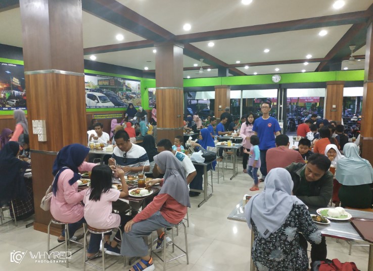 Ayam Penyet Suroboyo via Google Maps, 1. RM Bu Sum Klaten, 2. Papringan Resto &amp; Cafe, 3. Warung Makan Bu Hj. Salamah, 4. Warung Makan kuliner Klaten Mbah Darmo, 5. KAMPUNG KULINER KLATEN, 6. Soto Segeer Mbok Giyem, 7. New Merapi Resto, 8. RM Joglo, 9. Kakung Sableng, 10. Warung Nasi Tumpang Lethok Mbak Riyanti, 11. Waroeng SS Klaten, 12. Omah Wedang Rajaku (Empon-empon), 13. Bebek Goreng Pak Tohir, 14. Ayam Bakar P. Widodo, 15. Star Steak Bramen Klaten, 16. Pawon Simbok Klaten, 17. RM Bu Mayar Cawas Bypass Klaten, 18. Rumah Makan Padang Murah, 19. Omah Eyang Resto, 20. Warung Soto Mbah Darmo, 21. Restoran Sawah Simbah, 22. Dapoer Simbah Pandawa, 23. RM &amp; Pemancingan Ilham 02, 24. Ayam Panggang Ny. Anggriani, 25. Wedang Kopi Prambanan, 26. Omah Ndeso, 27. Banyoe Oeriep Resto, 28. Ayam Penyet Suroboyo, 29. Warung Makan Miroso