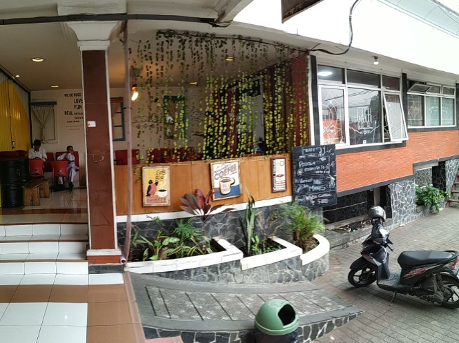 BADAMI CAFE Nino C., 1. Inaka Coffee Cafe, 2. Neka Kopi, 3. Venus Cafe, 4. 372 Kopi Kolmas, 5. Kafe Kupu-kupu, 6. Disini Cafe, 7. Rumah Pinus Coffee &amp; Resto, 8. Sinopsis Space, 9. BADAMI CAFE, 10. Greeone Cafe &amp; Course, 11. Cenghar Kopi , 12. Cimohai Cafe, 13. Kafe Cabin Truck, 14. Eatboss Cimahi (Tutup), 15. Kopi Ngopi, 16. COMMONPLACE, 17. Koffie Tjap Slawe (Tutup), 18. Giggle Box Cafe, 19. Kopi Simpang 80 Cafe, 20. Cafe Venus Bandung, 21. Bekha Coffee Cafe, 22. Erflog Cafe &amp; Resto Cimahi, 23. Kopi Paste Cimahi, 24. Hammer Coffee, 25. Jatuhati Coffee, Tea &amp; Eatery, 26. Waktuluang Coffee Cafe, 27. Eltabo Coffee, 28. KopiSoe Cimahi, 29. A Lot Of Coffee, 30. Osiris Coffee Cimahi, 31. Green Leaf Baros (Tutup), 32. NAMA COFFEE, 33. Jika Milkbar, 34. Kaditu Coffee Cafe, 35. The Casturi Cafe, 36. CLOSEFRIEND COFFEE, 38. Cafe Domisol, 39. Kanda Coffee “Cafe and Resto” – Angkringan Bapa Ampi, 40. Cafe Terserah (Tutup), 41. Coffee n’ Friends, 42. Dahari Resto Cafe, 43. Sejoli Coffee &amp; Roastery, 44. Duduk Cerita Coffee, 45. Cafe Garage 81