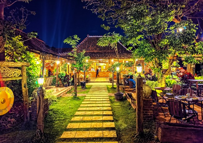 BALE NYAWIDJI Ipunk setiadi, 1. Republik Dendy Cafe, 2. The Dome’s Cafe & Resto, 3. Refresho Kedai Kopi Kepatihan, 4. M.O.B Dine & Brew, 5. Foresthree Coffee Tulungagung, 6. Dulur kopi, 7. D’Java Coffee House, 8. House of Loods , 9. Rumah Putih Coffee House, 10. Hakui Stasiun, 11. BALE NYAWIDJI, 12. Blessing Cafe, 13. Sultan Cafe & Resto , 14. Secret Garden , 15. Waroeng Bima , 16. Cafe 27 , 17. PS Coffee & Kitchen, 18. The Echo’es Coffee & Eatery, 19. Halte Cafe, 20. Kedai Kosim, 21. Roemah Balle Coffee (Tutup Sementara), 22. Angkringan Tuan Muda, 23. New HideOut Coffee and Eatery, 24. Angelo Gelato , 25. Vanilla Cafe & Sushi , 26. Cafe & Resto Cerita Kita, 27. Kono Coffee , 28. Premio Cafe & Bakery (Tutup)