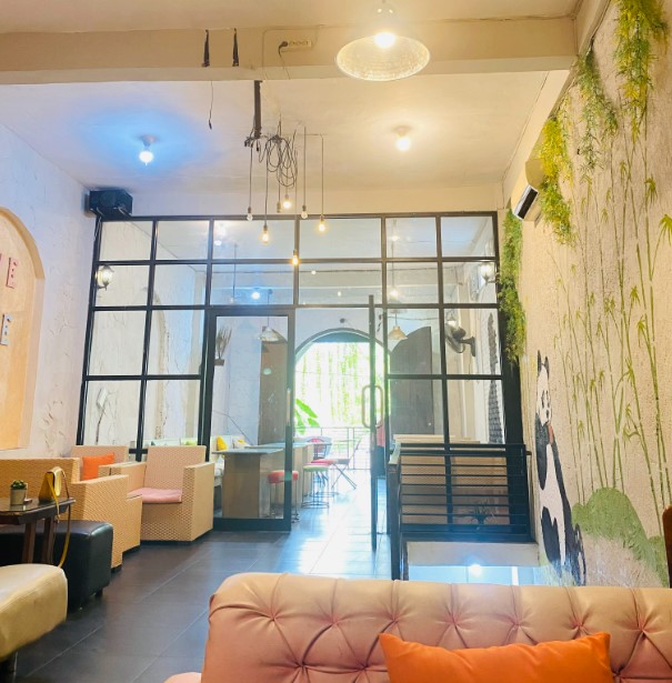 Blessing Cafe Leni tri Utami, 1. Republik Dendy Cafe, 2. The Dome’s Cafe & Resto, 3. Refresho Kedai Kopi Kepatihan, 4. M.O.B Dine & Brew, 5. Foresthree Coffee Tulungagung, 6. Dulur kopi, 7. D’Java Coffee House, 8. House of Loods , 9. Rumah Putih Coffee House, 10. Hakui Stasiun, 11. BALE NYAWIDJI, 12. Blessing Cafe, 13. Sultan Cafe & Resto , 14. Secret Garden , 15. Waroeng Bima , 16. Cafe 27 , 17. PS Coffee & Kitchen, 18. The Echo’es Coffee & Eatery, 19. Halte Cafe, 20. Kedai Kosim, 21. Roemah Balle Coffee (Tutup Sementara), 22. Angkringan Tuan Muda, 23. New HideOut Coffee and Eatery, 24. Angelo Gelato , 25. Vanilla Cafe & Sushi , 26. Cafe & Resto Cerita Kita, 27. Kono Coffee , 28. Premio Cafe & Bakery (Tutup)