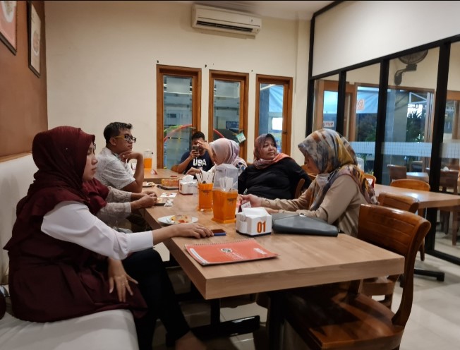 Bu Lumintu Resto suhartono hartono, 1. Ken Dedes Resto Pemancingan, 2. Aldila Resto, 3. Rumah Makan & Pancingan Kampoeng Rasa, 4. Tina Rumah Makan, 5. Warung Makan Bu. Puji, 6. Ayam Sako, 7. Rumah Makan Sari Nikmat, 8. RM Bu Sabar, 9. Omah Gedhi Steak & Penyet, 10. Sate Balibu Kendal, 11. Warung Makan Farchat, 12. Warung Makan Lamongan H. Cak Anwar, 13. RM BU Hj. SUBAGIYO, 14. Pondok SEMILIR Baru Special Ayam Goreng Kremes, 15. Warung Makan Prasmanan, 16. RM Salsabil, 17. Waroeng Pangestu, 18. Bu Lumintu Resto, 19. RM Ayam Goreng Bu Fatimah Sambel Kronyos, 20. Ayam Bakar Kopyor & seafood, 21. Gurami Bakar Pak Roni, 22. Lembah Lamerding, 23. Rumah Makan 99 Boja, 24. RM Tiga Putri, 25. TJOKRO EXPRESS, 26. Rumah Makan Budidaya, 27. Nasi Goreng Batas Kota Mak Sam, 28. Mak Nyuuuss Pondok Makan Tradisional, 29. Rumah Makan Kurnia Jawa Timur, 30. Rumah Makan Sari Rasa Weleri Kendal, 31. Warung Lesehan Sekopek Asri