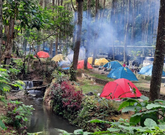 Bumi Perkemahan Sekipan jaja riswanda, 1. Grojogan Sewu Tawangmangu, 2. Pandawa Water World Solo Baru, 3. Taman Balekambang, 4. Keraton Surakarta, 5. Wisata Tugu Lilin di Solo , 6. Air Terjun Jumog, 7. Taman Sriwedari, 8. Kampoeng Batik Kauman, 9. Pasar Klewer, 10. Tempat Wisata di Solo – Museum Manusia Purba Sangiran, 11. Tempat Wisata di Solo – Pura Mangkunegaran, 12. Monumen Pers, 13. Galabo Solo, 14. Tempat Wisata di Solo – Kebun Binatang Taru Jurug, 15. Ngarsopuro Night Market Solo, 16. Alun-Alun Kidul Surakarta, 17. Tempat Wisata di Solo – Dalem Kalitan, 18. Tempat Wisata di Solo – Taman Cerdas, 19. Masjid Al-Wustho Mangkunegaran, 20. Bendungan Karet Tirtonadi, 21. The Heritage Palace, 22. Lokananta Recording Audio & Video Cassette, 23. Trans Studio Mini Solo, 24. Museum Batik Danar Hadi, 25. Loji Gandrung, 26. Museum Radya Pustaka, 27. Pasar Antik Triwindu, 28. Benteng Vastenburg Fort, 29. Agrowisata Amanah, Karanganyar, 30. Agrowisata Sondokoro, Karanganyar, 31. Bukit Hope, Karanganyar (Tutup), 32. Bumi Perkemahan Sekipan, Karanganyar, 33. Candi Cetho, Karanganyar, 34. Candi Sukuh, Karanganyar, 35. Edupark Intan Pari, Karanganyar, 36. Kebun Strawberry, Karanganyar, 37. Paralayang Segoro Gunung, Karanganyar, 38. Rumah Pohon Banyu Anyep (Tutup), 39. Taman Bintang Kemuning, Ngargoyoso, Karanganyar, 40. Telaga Madirda, Karanganyar, 41. Bukit Cumbri, Wonogiri, 42. Gantole Wonogiri, 43. Batu Seribu, Sukoharjo, 44. Bendungan Colo, Sukoharjo, 45. Gardu Pandang Bukit Batur Suroteleng, 46. Bukit Gancik, 47. Tretes Taman Tani (Tutup), 48. De Tjolomadoe, 49. Rumah Atsiri Indonesia, 50. Pantai Karang Payung, 51. Tumurun Private Museum, 52. River Moon Pusur, 53. Museum R Hamong Wardoyo, 54. Sepur Kluthuk Jaladara, 55. Koridor Singosaren, 56. Ndalem Gondosuli, 57. Grojogan Selondo, 58. Taman Hutan Rakyat Ngargoyoso, 59. Candi Plaosan, 60. Umbul Ponggok, 61. Umbul Cokro Tulung, 62. Omah Jungkir, 63. Telaga Biru, 64. Randubang, 65. Pasar Gede Hardjonagoro, 66. Solo Grand Mall, 67. Pusat Grosir Solo, 68. Taman Bunga Bono, Klaten, 69. Umbul Kapilaler, Klaten, 70. Bukit Gancik, Selo, Boyolali, 71. Lembah Gunung Madu, Boyolali, 72. Objek Wisata Tlatar, Boyolali, 73. Obyek Wisata Air Cokro, 74. Museum Samanhudi, 75. Air Terjun Parang Ijo, 76. Museum Keris, 77. Vihara Dhamma Sundara