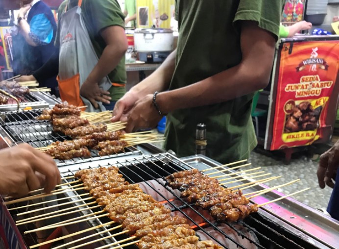 Cibadak Food Street Alexandreia Michelle, 1. Sudirman Street Day and Night Market, 2. Bakso Cuanki dan Batagor Serayu, 3. Paskal Food Market, 4. Waroeng Setiabudhi, 5. Cisangkuy Food Street, 6. Mie Kocok Mang Dadeng, 7. Cibadak Food Street, 8. Bubur Ayam Gibbas, 9. Zona Merah, 10. Sate Hadori, 11. Nasi Kalong, 12. Seafood Kiloan Bang Bopak, 13. Seafood Mas Gondrong, 14. AA Bistik, 15. Sate Anggrek 4A, 16. Warung Nasi C’Mar, 17. Nasi Kuning Pasir Koja, 18. Roti Bakar 234 Gang Kote, 19. Perkedel Bondon, 20. Lotek Macan Bandung, 21. Cireng Cipaganti Abah