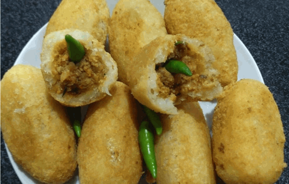 Combro, 1. Getuk Goreng Sokaraja, 2. Jenang Jaket, 3. Nopia, 4. Klanting atau Lanting Bumbu, 5. Soto Sokaraja, 6. Keripik Tempe Banyumas, 7. Kraca, 8. Cimplung, 9. Tomplo atau Templek, 10. Gesret, 11. Kluban, 12. Jalabiya, 13. Intil, 14. Tegean, 15. Mendoan, 16. Cenil, 17. Combro, 18. Kampel, 19. Tempe Bongkrek Goreng, 20. Lupis, 21. Dage, 22. Ciwel, 23. Lembutan, 24. Badeg, 25. Gembus, 26. Buntil, 27. Kerupuk Ampas Tahu, 28. Es Cao, 29. Penjorangan, 30. Es Duren, 31. Keong Kuah Pedas, 32. Dawet Ayu, 33. Tahu Gecot, 34. Kenyol, 35. Kepok Ketan, 36. Kaos Asli Banyumas