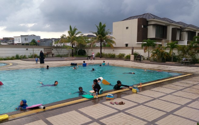 Costarica Club House Asyukri Asyukri, 1. Waterpark Top 100 Batu Aji, 2. Kolam Renang Palm Spring, 3. Kolam Renang Yonif, 4. Kolam Renang Harris Resort Batam Waterfront, 5. Kolam Renang Turi Beach Resort, 6. Kolam Renang Montigo Resort Batam, 7. Waterpark Ocarina, 8. Waterpark Taman Dutamas, 9. Kolam Renang Sukajadi, 10. Kolam Renang Harmoni One Convention Hotel, 11. Kolam Renang Puri Selebriti, 12. Batam Water Park, 13. Waterboom Dreamland, 14. Kolam Renang Shangri-La Swimming Pool Batam, 15. Kolam Renang Orchid Park Batam, 16. Pool A Central Batam, 17. Costarica Club House, 18. Kolam Renang Harapan Utama Swimming Pool, 19. Kolam Renang G Club Royal Grande, 20. Kolam Renang KDA, 21. Club House Tunas Regency, 22. Kolam Renang Purimas Residence, 23. Kolam Renang Taman Lestari, 24. Kolam Renang Family Park Batam, 25. Beverly Swimming Pool, 26. Kolam Renang Perum Marbella