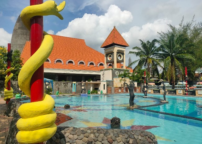 Club Puri Mas yuda anggara, 1. Kolam Renang Atlas Sport Center, 2. Waterpark Kenjeran, 3. Pondok Tjandra Indah Sports Club, 4. Kolam Renang Manyar, 5. Kolam Renang Club House Regency 21, 6. Kolam Renang Hayam Wuruk, 7. Kolam Renang UNESA, 8. Kolam Renang Wisata Bukit Mas, 9. Kolam Renang Fatmaba, 10. Kolam Renang Graha Residence, 11. Kolam Renang Koni Jawa Timur, 12. Kolam Renang Royal Club House, 13. Kolam Renang Rooftop Pool Best Western Papilio Hotel, 14. Kolam Renang Al-Hikmah Sport Center, 15. Queen Victoria Club House, 16. Kolam Renang Jala Krida Tirta, 17. Kolam Renang Pantai Mentari, 18. Kolam Renang The Body Art, 19. Club Puri Mas, 20. Mentari Sport Center, 21. Primalaras Kolam Renang, 22. Kolam Renang Primavera, 23. Kolam Renang Ciputra Gwalk, 24. Kolam Renang Banyu Biru, 25. Kolam Renang Brawijaya, 26. Taman Mansion, 27. Kolam Renang KKO Usman Harun Karang Pilang