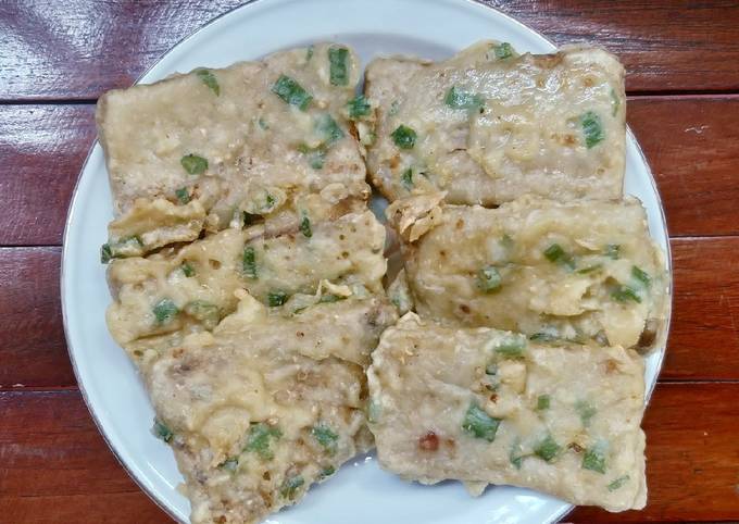 Dage via Cookpad, 1. Getuk Goreng Sokaraja, 2. Jenang Jaket, 3. Nopia, 4. Klanting atau Lanting Bumbu, 5. Soto Sokaraja, 6. Keripik Tempe Banyumas, 7. Kraca, 8. Cimplung, 9. Tomplo atau Templek, 10. Gesret, 11. Kluban, 12. Jalabiya, 13. Intil, 14. Tegean, 15. Mendoan, 16. Cenil, 17. Combro, 18. Kampel, 19. Tempe Bongkrek Goreng, 20. Lupis, 21. Dage, 22. Ciwel, 23. Lembutan, 24. Badeg, 25. Gembus, 26. Buntil, 27. Kerupuk Ampas Tahu, 28. Es Cao, 29. Penjorangan, 30. Es Duren, 31. Keong Kuah Pedas, 32. Dawet Ayu, 33. Tahu Gecot, 34. Kenyol, 35. Kepok Ketan, 36. Kaos Asli Banyumas