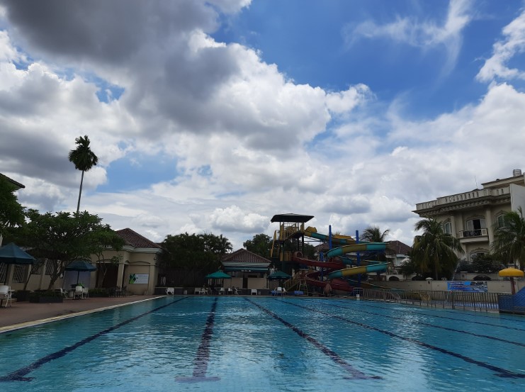 Duta Garden Sport Center, 1. Citra Raya Waterworld, 2. Kolam Renang Bali View, 3. Ocean Park, 4. Dasana Xenter Waterpark (DX Waterpark), 5. Amsterdam Waterpark, 6. Batavia Splash Water Adventure, 7. Aladin Aquaplay Karawaci, 8. Fun Park Waterboom, 9. Kolam Renang Situ Gintung, 10. Kolam Renang Modern Tirtamas, 11. Marcopolo Waterpark (Marcopolo Water Adventure), 12. Saiji Water Park (Tutup), 13. Newtown Waterpark, 14. Aryana Aquaplay Kolam Renang Waterpark, 15. Duta Garden Sport Center, 16. Swimming Pool BSD City, 17. Kolam Renang Permata Bintaro Club House, 18. Familia Club House, 19. Kolam Renang Taman Rempoa Indah, 20. Tigaraksa Waterboom, 21. Puri Beta Swimming Pool