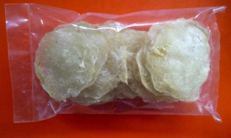 Emping Bandeng via Khaskendal.blogspotcom, 1. Getuk Goreng Kendal, 2. Kerupuk Tayamum Kendal, 3. Sate Bumbon, 4. Kerupuk Rambak, 5. Keripik Buah, 6. Sumpil Khas Kendal, 7. Payung Kertas, 8. Pecel Kembang Turi, 9. Bandeng Tanpa Duri, 10. Kerupuk Petis, 11. Emping Bandeng, 12. Batik Kendal, 13. Gerabah, 14. Kaos khas Kendal, 15. Terasi Udang Rebon, 16. Kerupuk Bawang, 17. Telur Mimi