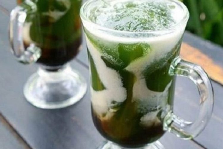 Es Cao, 1. Getuk Goreng Sokaraja, 2. Jenang Jaket, 3. Nopia, 4. Klanting atau Lanting Bumbu, 5. Soto Sokaraja, 6. Keripik Tempe Banyumas, 7. Kraca, 8. Cimplung, 9. Tomplo atau Templek, 10. Gesret, 11. Kluban, 12. Jalabiya, 13. Intil, 14. Tegean, 15. Mendoan, 16. Cenil, 17. Combro, 18. Kampel, 19. Tempe Bongkrek Goreng, 20. Lupis, 21. Dage, 22. Ciwel, 23. Lembutan, 24. Badeg, 25. Gembus, 26. Buntil, 27. Kerupuk Ampas Tahu, 28. Es Cao, 29. Penjorangan, 30. Es Duren, 31. Keong Kuah Pedas, 32. Dawet Ayu, 33. Tahu Gecot, 34. Kenyol, 35. Kepok Ketan, 36. Kaos Asli Banyumas