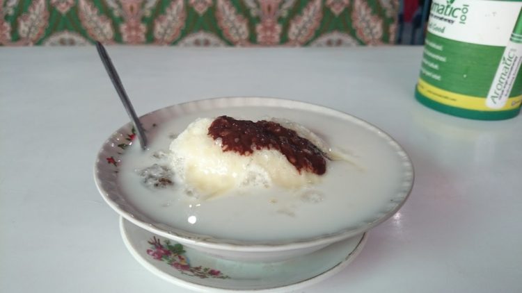 Es Duren via Direktori Jateng, 1. Getuk Goreng Sokaraja, 2. Jenang Jaket, 3. Nopia, 4. Klanting atau Lanting Bumbu, 5. Soto Sokaraja, 6. Keripik Tempe Banyumas, 7. Kraca, 8. Cimplung, 9. Tomplo atau Templek, 10. Gesret, 11. Kluban, 12. Jalabiya, 13. Intil, 14. Tegean, 15. Mendoan, 16. Cenil, 17. Combro, 18. Kampel, 19. Tempe Bongkrek Goreng, 20. Lupis, 21. Dage, 22. Ciwel, 23. Lembutan, 24. Badeg, 25. Gembus, 26. Buntil, 27. Kerupuk Ampas Tahu, 28. Es Cao, 29. Penjorangan, 30. Es Duren, 31. Keong Kuah Pedas, 32. Dawet Ayu, 33. Tahu Gecot, 34. Kenyol, 35. Kepok Ketan, 36. Kaos Asli Banyumas
