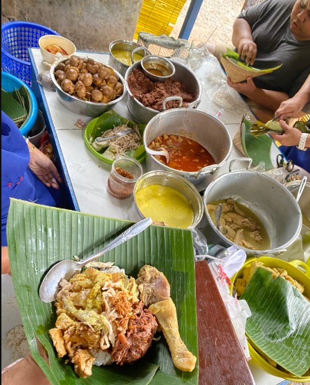 Gudeg Suyek Izzy Sang, 1. Rengkot Buyut Restoran (Steak & Traditional Food), 2. SCJ Sentra Kuliner Jepara, 3. Yam Yam Resto, 4. Maribu Resto, 5. Cipto Roso Restaurant, 6. RM Sari Rasa, 7. Gubug Dhahar Mbak Wien, 8. Djago Reborn, 9. Rumah Makan H. Ismun 6 (Potroyudan), 10. MBS Bistro Cafe, 11. Ikan Bakar Bu Sri, 12. RM Pondok Bambu Samadyo, 13. Ayam Goreng Kremes Pak Pono, 14. BEDJO Welcome Home, 15. PM RESTO AND CAFE, 16. Gudeg Suyek, 17. Warung Makan Khas Karimun, 18. Warung Makan Sate Kerbau Bp. Haji Darno, 19. Warung Makan Sri Jenggot, 20. RM Perahu, 21. Lumintu Resto Jepara, 22. Ikan Bakar Bu Gipah, 23. Depot 57 Bu Puji, 24. Diana’s Bay Restaurant, 25. Mie Bandung Matahari, 26. RM Pondok Rasa, 27. Warung Makan Joglo Omah Sambel, 28. La Marina Family Resto