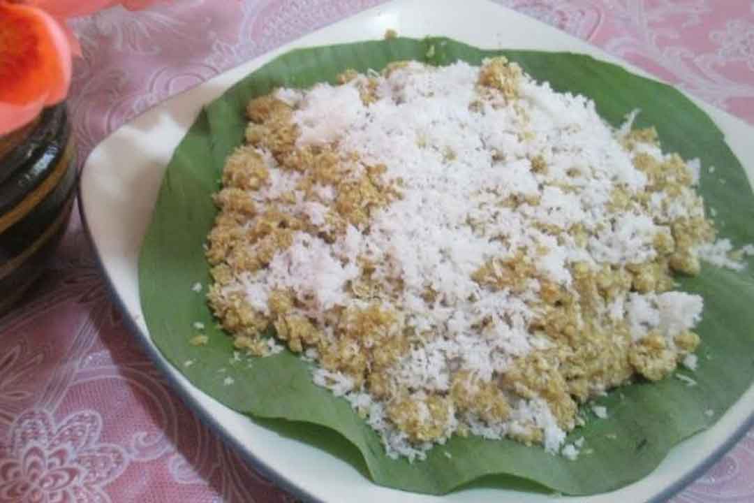 Intil, 1. Getuk Goreng Sokaraja, 2. Jenang Jaket, 3. Nopia, 4. Klanting atau Lanting Bumbu, 5. Soto Sokaraja, 6. Keripik Tempe Banyumas, 7. Kraca, 8. Cimplung, 9. Tomplo atau Templek, 10. Gesret, 11. Kluban, 12. Jalabiya, 13. Intil, 14. Tegean, 15. Mendoan, 16. Cenil, 17. Combro, 18. Kampel, 19. Tempe Bongkrek Goreng, 20. Lupis, 21. Dage, 22. Ciwel, 23. Lembutan, 24. Badeg, 25. Gembus, 26. Buntil, 27. Kerupuk Ampas Tahu, 28. Es Cao, 29. Penjorangan, 30. Es Duren, 31. Keong Kuah Pedas, 32. Dawet Ayu, 33. Tahu Gecot, 34. Kenyol, 35. Kepok Ketan, 36. Kaos Asli Banyumas