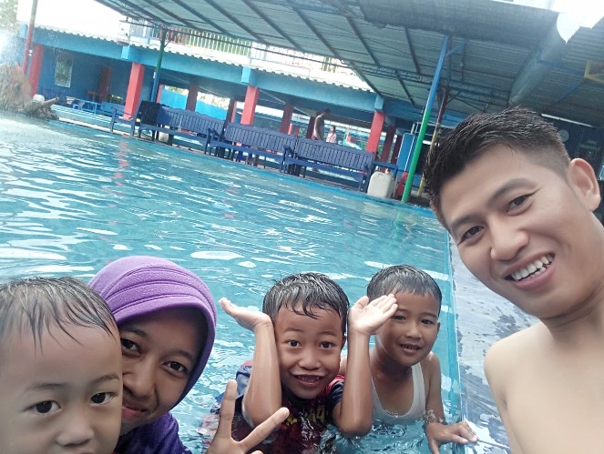 Jamal Koi Swimming Pool Luckman Astara, 1. Kolam Renang TIRTA YUDHA BHAKTI, 2. Kolam Renang Tirta Harapan, 3. Kolam renang Prilon Park, 4. Swimming Pool Tirta Indah, 5. Swimming Pool Tirta Blue, 6. Kolam Renang Tirta Jaya Mawung, 7. BULU TIRTA, 8. Kedungan Waterpark, 9. Umbul Geneng, 10. Umbul Asri, 11. Pluneng Water Park, 12. KOLAM RENANG SUMBER PITOE #7, 13. Jamal Koi Swimming Pool, 14. Kolam Renang Yudistira, 15. Wisata Air Umbul Ponggok, 16. Umbul Kemanten, 17. Kolam Renang Tirta Adi, 18. Moon water klaten