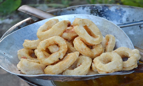 Jalabiya via Budaya Indonesia, 1. Getuk Goreng Sokaraja, 2. Jenang Jaket, 3. Nopia, 4. Klanting atau Lanting Bumbu, 5. Soto Sokaraja, 6. Keripik Tempe Banyumas, 7. Kraca, 8. Cimplung, 9. Tomplo atau Templek, 10. Gesret, 11. Kluban, 12. Jalabiya, 13. Intil, 14. Tegean, 15. Mendoan, 16. Cenil, 17. Combro, 18. Kampel, 19. Tempe Bongkrek Goreng, 20. Lupis, 21. Dage, 22. Ciwel, 23. Lembutan, 24. Badeg, 25. Gembus, 26. Buntil, 27. Kerupuk Ampas Tahu, 28. Es Cao, 29. Penjorangan, 30. Es Duren, 31. Keong Kuah Pedas, 32. Dawet Ayu, 33. Tahu Gecot, 34. Kenyol, 35. Kepok Ketan, 36. Kaos Asli Banyumas