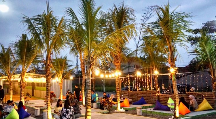 KAMPUNG KULINER KLATEN, 1. RM Bu Sum Klaten, 2. Papringan Resto &amp; Cafe, 3. Warung Makan Bu Hj. Salamah, 4. Warung Makan kuliner Klaten Mbah Darmo, 5. KAMPUNG KULINER KLATEN, 6. Soto Segeer Mbok Giyem, 7. New Merapi Resto, 8. RM Joglo, 9. Kakung Sableng, 10. Warung Nasi Tumpang Lethok Mbak Riyanti, 11. Waroeng SS Klaten, 12. Omah Wedang Rajaku (Empon-empon), 13. Bebek Goreng Pak Tohir, 14. Ayam Bakar P. Widodo, 15. Star Steak Bramen Klaten, 16. Pawon Simbok Klaten, 17. RM Bu Mayar Cawas Bypass Klaten, 18. Rumah Makan Padang Murah, 19. Omah Eyang Resto, 20. Warung Soto Mbah Darmo, 21. Restoran Sawah Simbah, 22. Dapoer Simbah Pandawa, 23. RM &amp; Pemancingan Ilham 02, 24. Ayam Panggang Ny. Anggriani, 25. Wedang Kopi Prambanan, 26. Omah Ndeso, 27. Banyoe Oeriep Resto, 28. Ayam Penyet Suroboyo, 29. Warung Makan Miroso