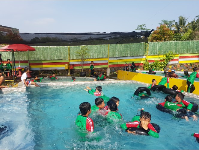 KOLAM RENANG SUMBER PITOE #7, 1. Kolam Renang TIRTA YUDHA BHAKTI, 2. Kolam Renang Tirta Harapan, 3. Kolam renang Prilon Park, 4. Swimming Pool Tirta Indah, 5. Swimming Pool Tirta Blue, 6. Kolam Renang Tirta Jaya Mawung, 7. BULU TIRTA, 8. Kedungan Waterpark, 9. Umbul Geneng, 10. Umbul Asri, 11. Pluneng Water Park, 12. KOLAM RENANG SUMBER PITOE #7, 13. Jamal Koi Swimming Pool, 14. Kolam Renang Yudistira, 15. Wisata Air Umbul Ponggok, 16. Umbul Kemanten, 17. Kolam Renang Tirta Adi, 18. Moon water klaten