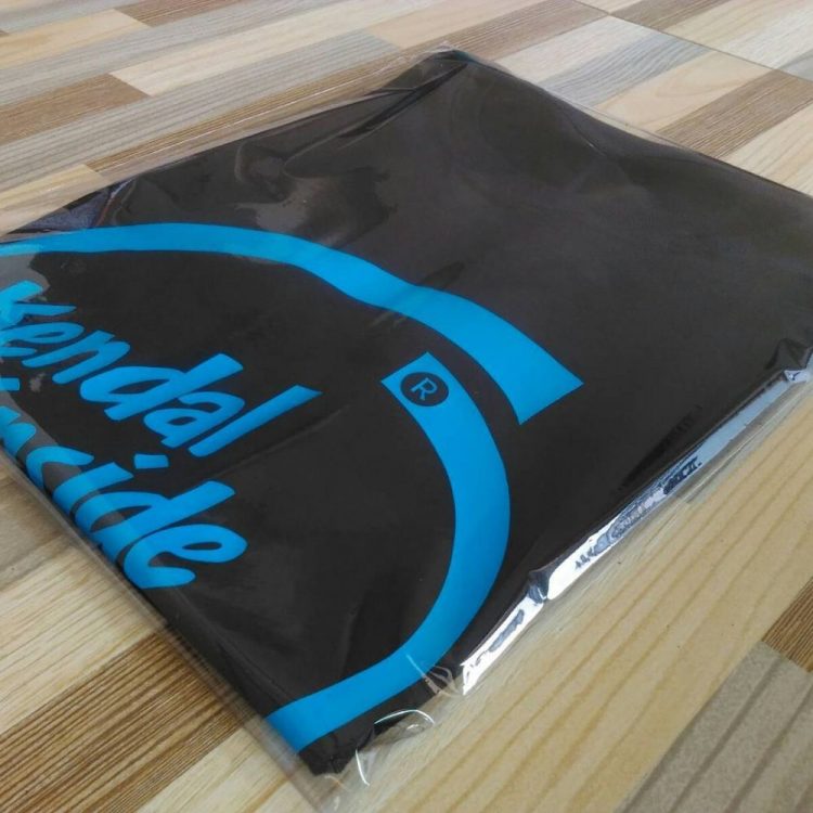 Kaos khas Kendal via Instagram.com @cordia_kaoskendal, 1. Getuk Goreng Kendal, 2. Kerupuk Tayamum Kendal, 3. Sate Bumbon, 4. Kerupuk Rambak, 5. Keripik Buah, 6. Sumpil Khas Kendal, 7. Payung Kertas, 8. Pecel Kembang Turi, 9. Bandeng Tanpa Duri, 10. Kerupuk Petis, 11. Emping Bandeng, 12. Batik Kendal, 13. Gerabah, 14. Kaos khas Kendal, 15. Terasi Udang Rebon, 16. Kerupuk Bawang, 17. Telur Mimi